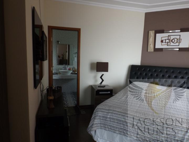Casa à venda com 3 quartos, 310m² - Foto 4