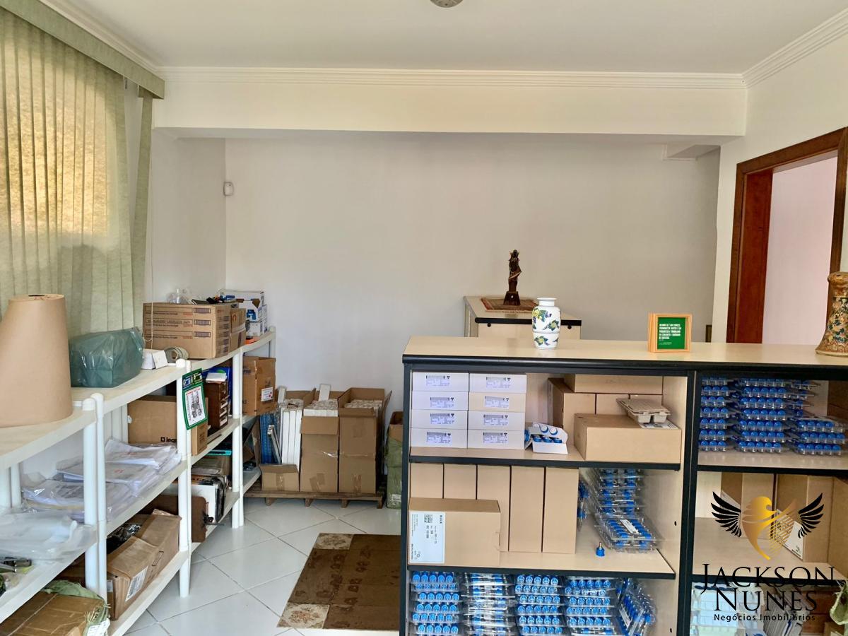 Casa à venda com 3 quartos, 450m² - Foto 7