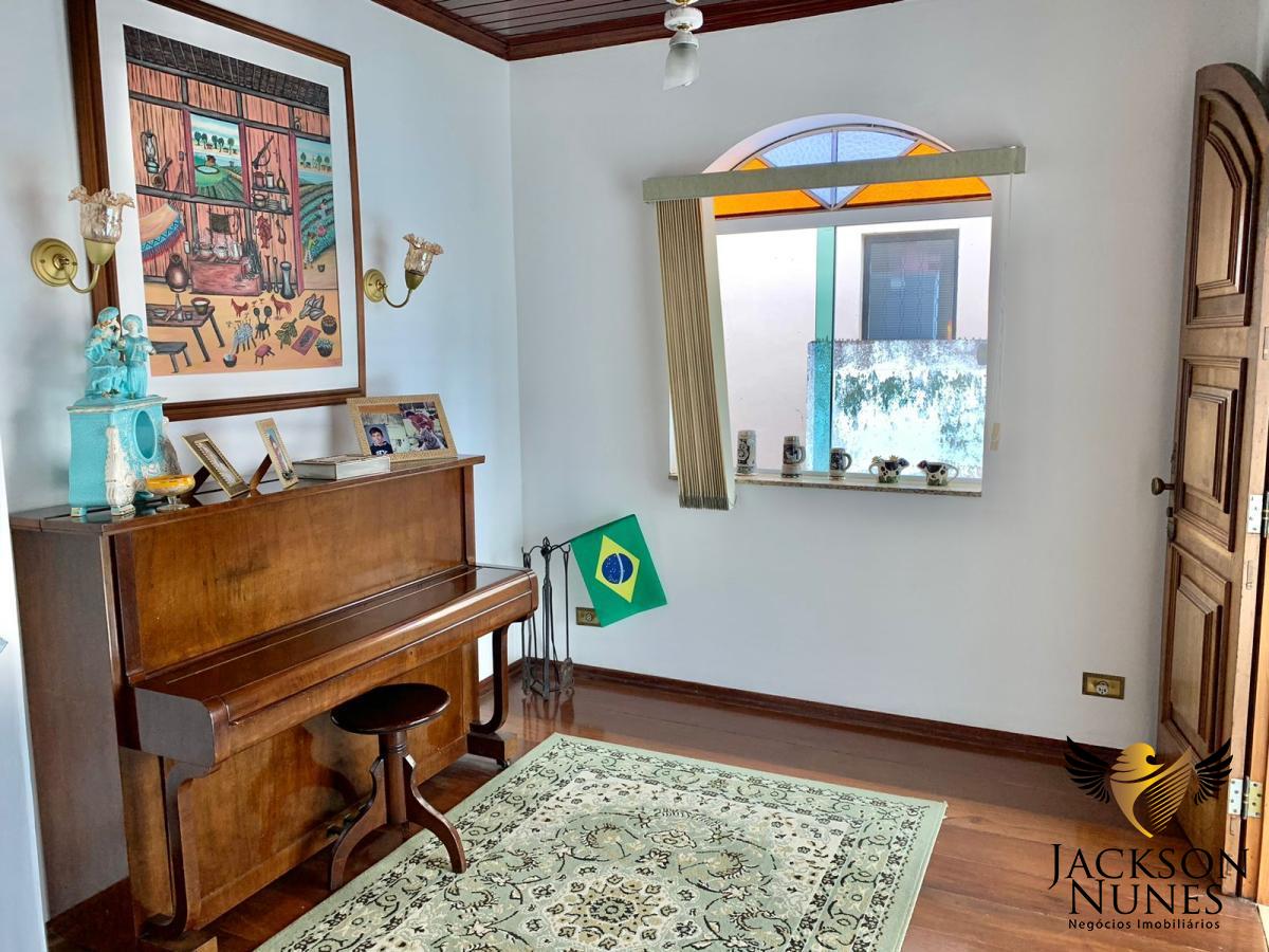 Casa à venda com 3 quartos, 450m² - Foto 8